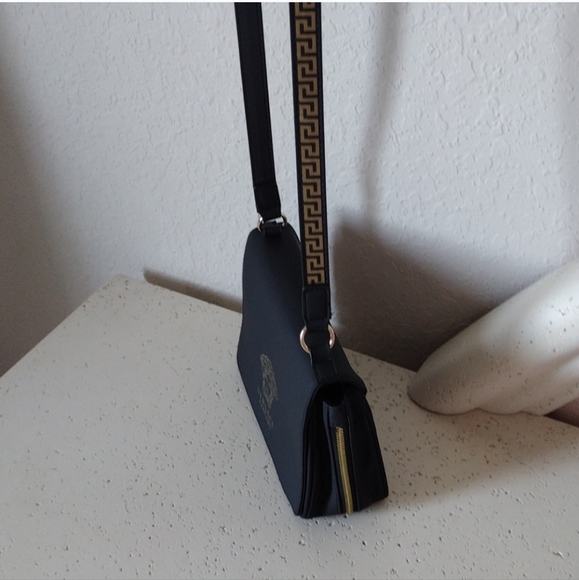 Versace parfums crossbody purse and clip-on - Picture 15 of 16